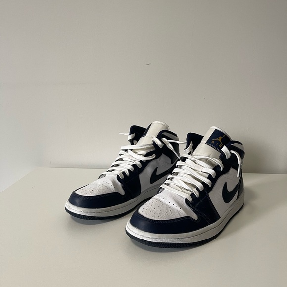 Air Jordan 1 Mid ‘Obsidian’ - Picture 3 of 8